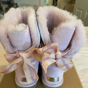 UGG Short Bailey Bow Ribbon Boots